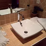 Le Clos Des Pierres Dorees Bed & Breakfast Theize
