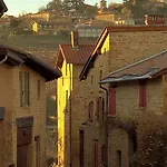 Le Clos Des Pierres Dorees Bed & Breakfast