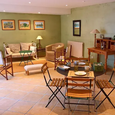 Le Clos Des Pierres Dorees Bed & Breakfast Theize