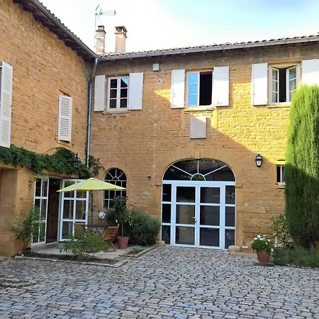 Le Clos Des Pierres Dorees Bed & Breakfast