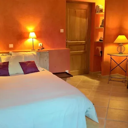 Le Clos Des Pierres Dorees Bed & Breakfast 3*